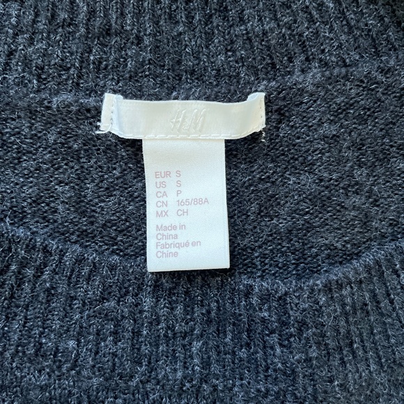 H&M Pearl Sweater - Picture 2 of 5